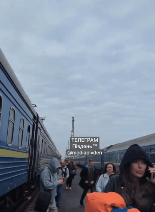 无人机在乌波边境击中客运列车，乌外长称俄正叩响欧盟大门